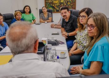 Cícero anuncia reajuste de 15% aos professores de João Pessoa