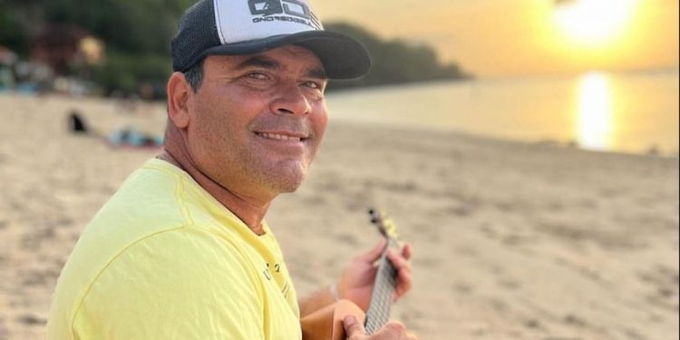 Surfista de ondas gigantes, brasileiro Márcio Freire morre após queda em Nazaré