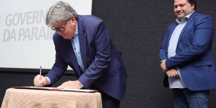 João Azevedo anuncia pacote de incentivos fiscais