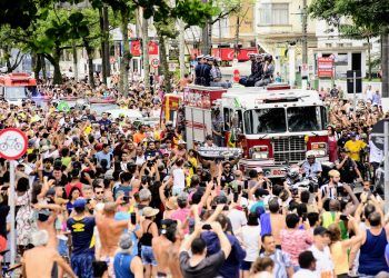 Corpo de Pelé é sepultado em Santos-SP