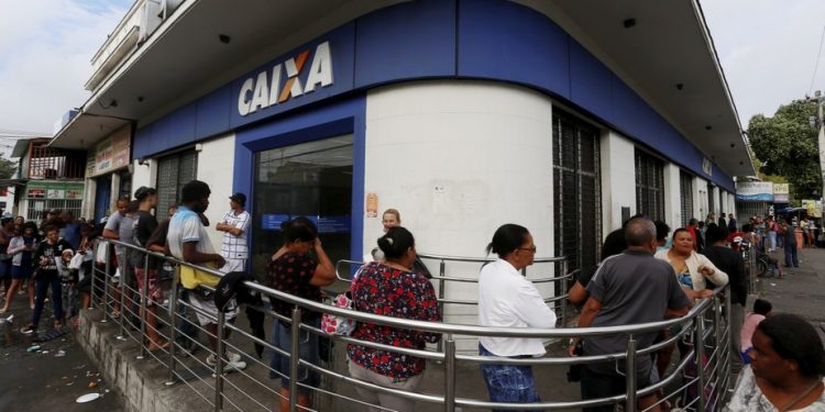 Caixa anuncia fim do empréstimo consignado para beneficiários do Bolsa Família