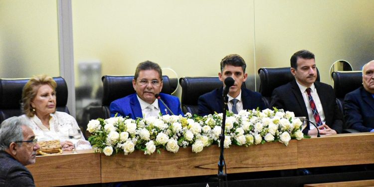 ALPB oficializa reeleição de Adriano Galdino para presidência da casa