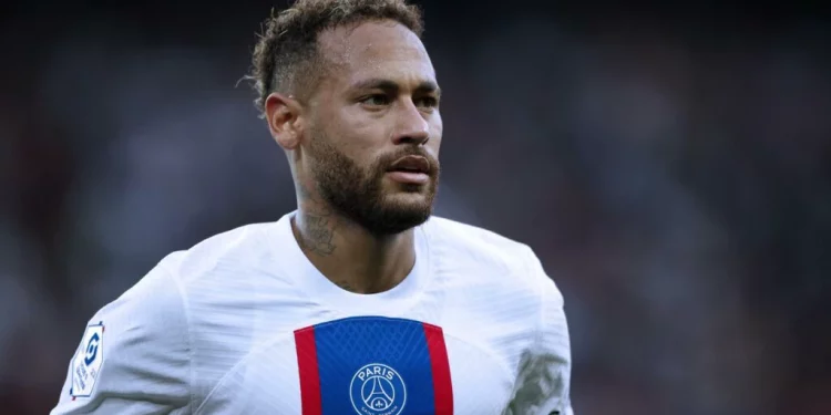 Neymar sofre entorse no tornozelo