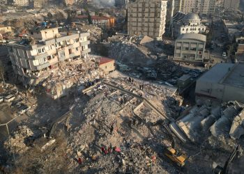 Número de mortos por terremoto na Turquia e Síria passa de 20 mil