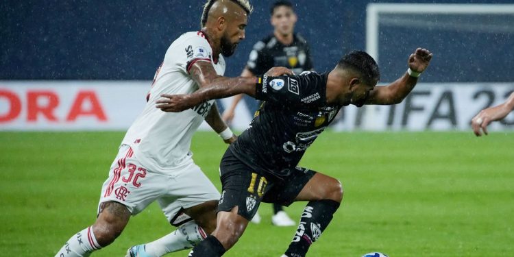 Flamengo começa com derrota a decisão da Recopa Sul-Americana