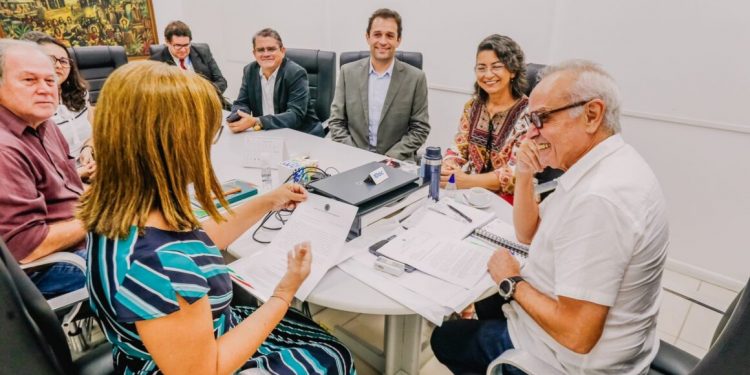 Cícero firma parceria para construção de campus do IFPB