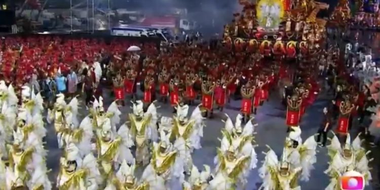 Escola de samba Dragões da Real leva João Pessoa para o Anhembi