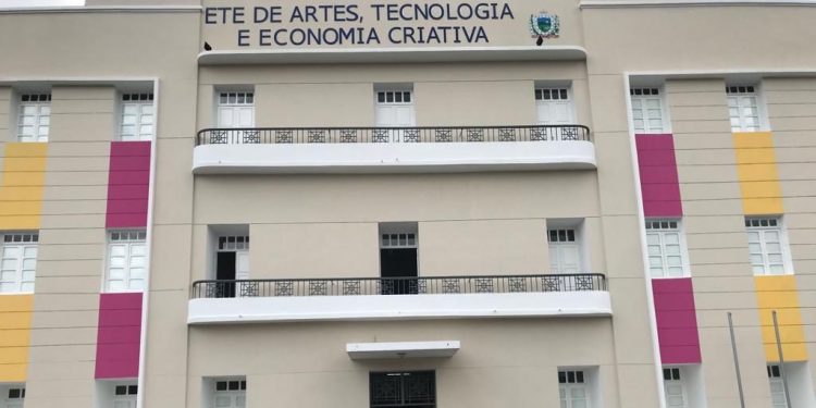 João inaugura Escola de Artes de João Pessoa