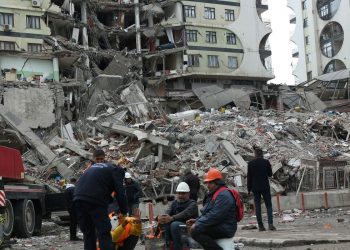 OMS pede ajuda internacional no apoio a Turquia e Síria