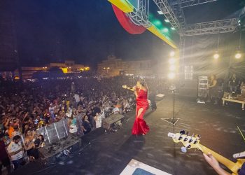 Abertura do Folia de Rua leva multidão ao Ponto de Cem Réis, em Jpa