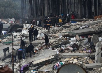 Terremoto deixa mais de mil mortos na Turquia e na Síria