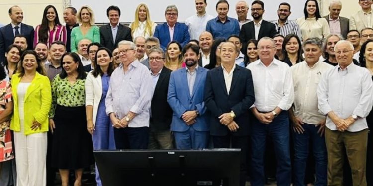 João Azevêdo reúne secretariado para avaliar gestão