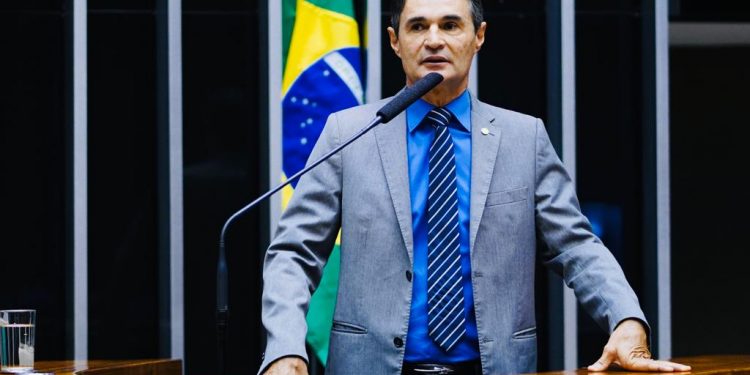 Romero é eleito presidente da Comissão de Turismo