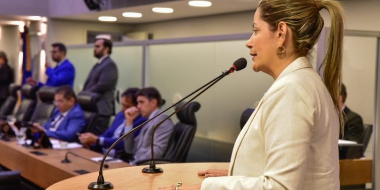 Deputada é ameaçada de morte dentro da ALPB