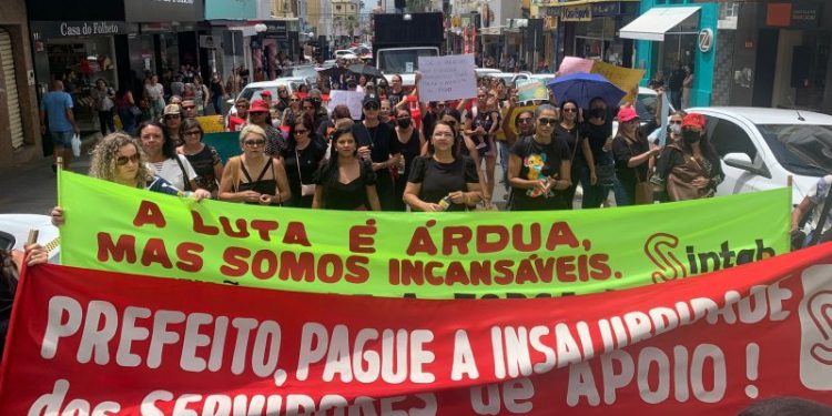 Professores de CG ignoram Justiça e mantêm greve na Educação