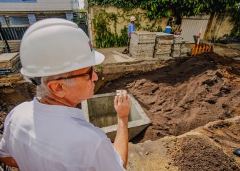 Cícero vistoria obras de drenagem em vários pontos da Capital