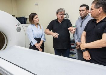 João entrega o Condomínio Cidade Madura de Monteiro