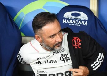 Flamengo demite Vitor Pereira e tenta volta de JJ
