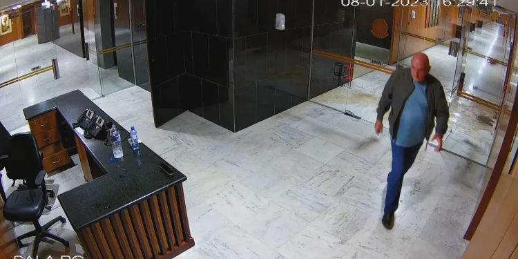 General do GSI pede demissão após divulgação de vídeo de 8 de janeiro