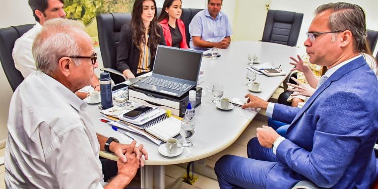 Cícero recebe o embaixador do Azerbaijão e firma parcerias