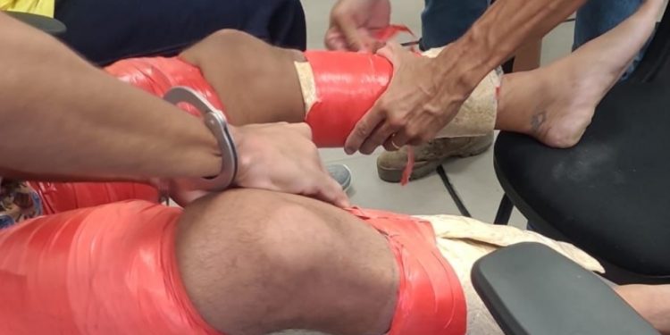 Dupla é presa no aeroporto de Jpa com drogas amarradas ao corpo