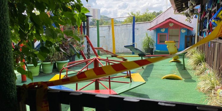 Homem invade creche em Blumenau (SC), mata quatro crianças e deixa cinco feridas