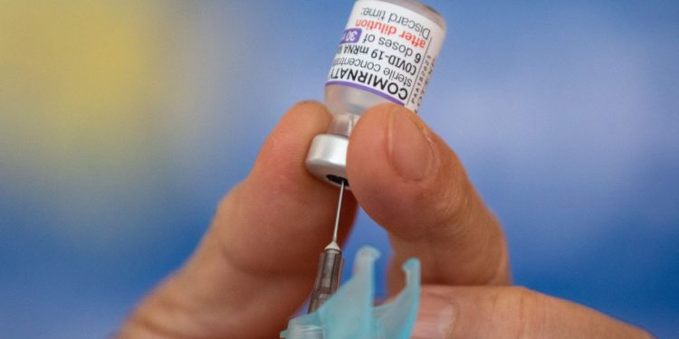 Covid-19: pessoas com comorbidades podem tomar vacina bivalente