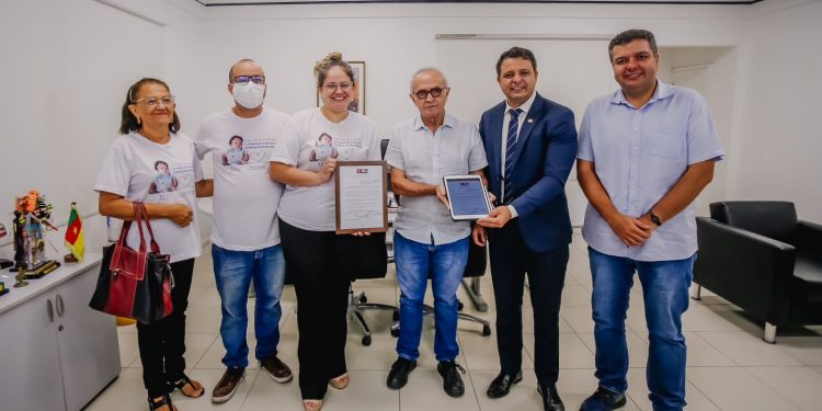 Cícero sanciona Lei que inclui o ecocardiograma fetal entre exames obrigatórios