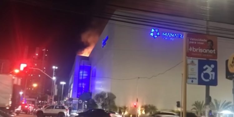 Incêndio atinge restaurante do Manaíra Shopping, em João Pessoa