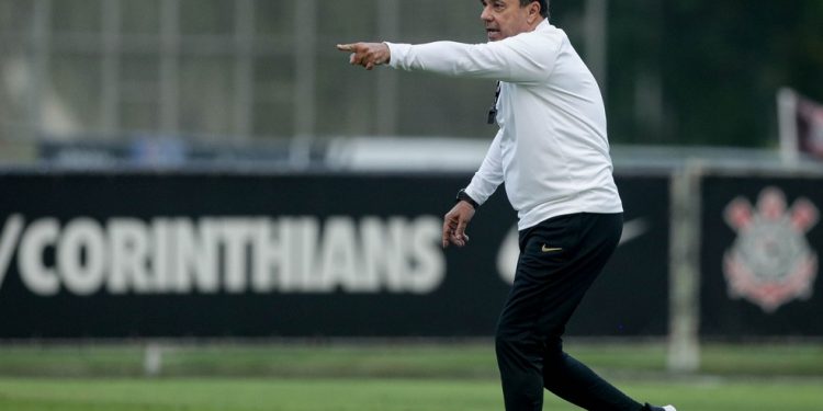 Luxemburgo está de volta ao Corinthians e já deu treino