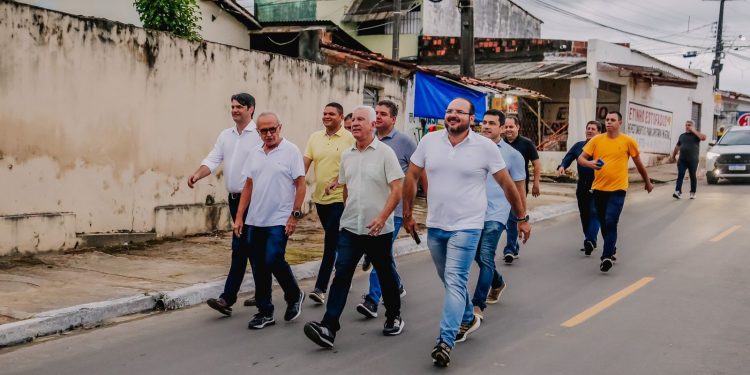 Cícero entrega asfalto que liga José Américo e Mangabeira