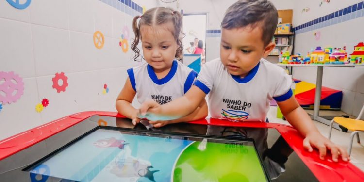 Auditoria do TCE elogia aquisição de mesinhas digitais