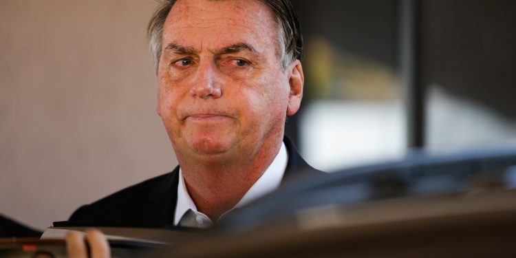 TSE condena Bolsonaro à perda dos direitos políticos por 8 anos