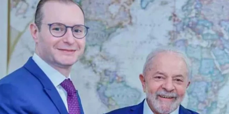 Senado aprova amigo de Lula para o STF