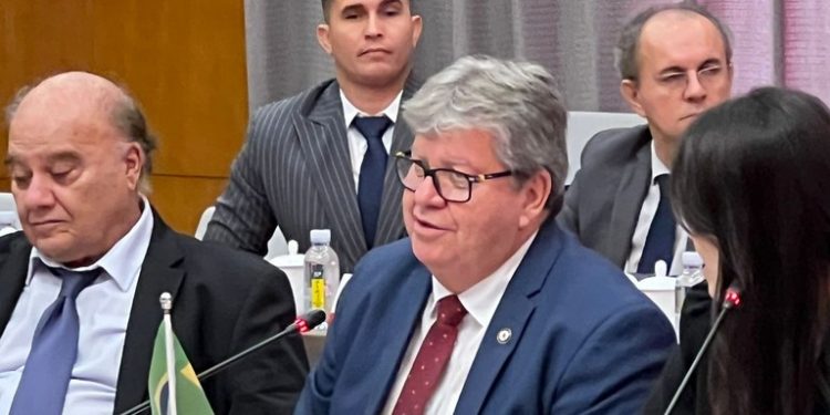 João Azevedo fecha acordo com chineses para construção de telescópio