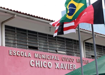 Lula encerra o programa de escolas cívico-militares, criado por Bolsonaro