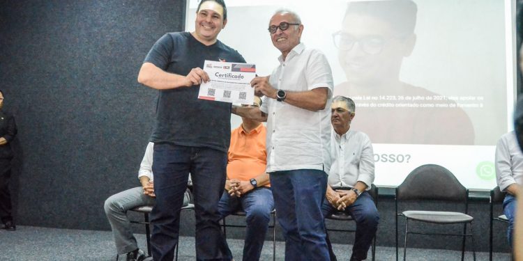 Prefeitura entrega novas linhas de crédito para pequenos negócios