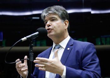 Ruy Carneiro fica no Podemos, mas mantém parceira com PSDB