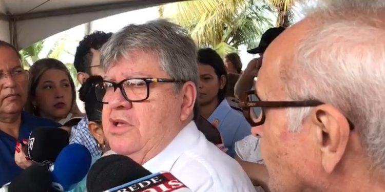 Ao lado de Cícero, João diz que vai pra disputa, onde não houver acordo