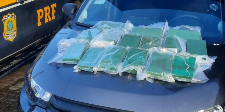 PRF apreende carregamento de cocaína avaliado em R$ 2,7 milhões