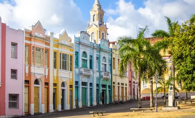 Artistas levam às ruas espetáculo que informa sobre leis de João Pessoa