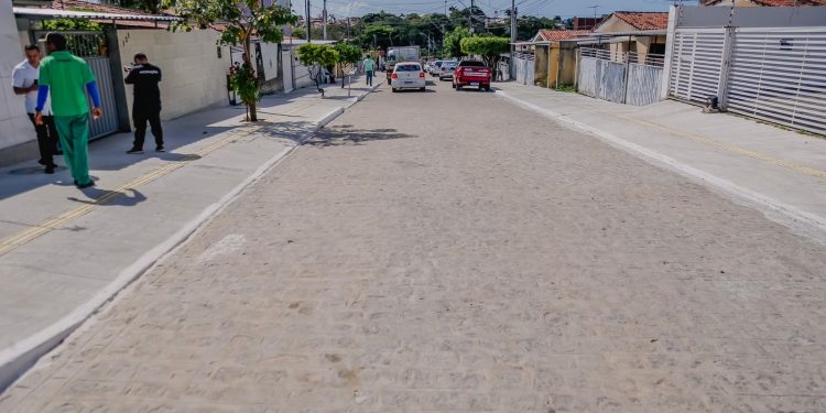 Cícero entrega pavimentação de 52 ruas, em João Pessoa