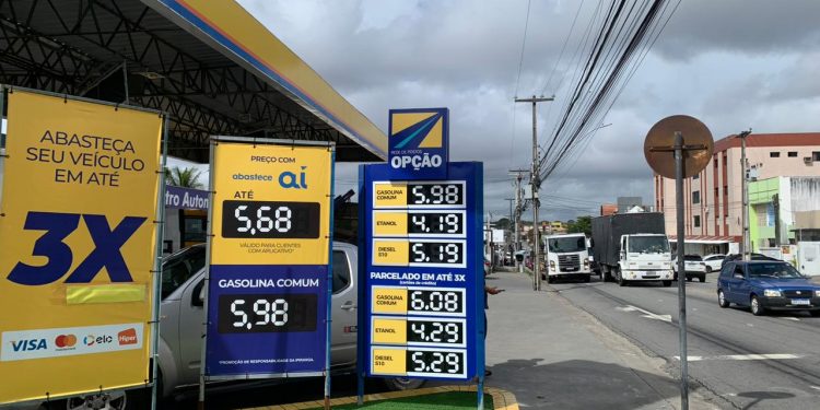 Gasolina chega a R$ 5,98 em João Pessoa