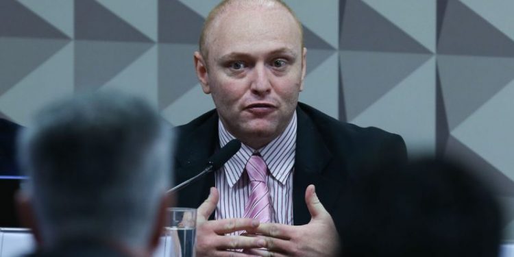 Em depoimento à CPMI, hacker Delgatti faz fala petista contra Moro