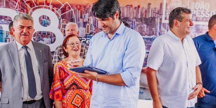 Leo Bezerra autoriza pavimentação de outras nove ruas de Mangabeira