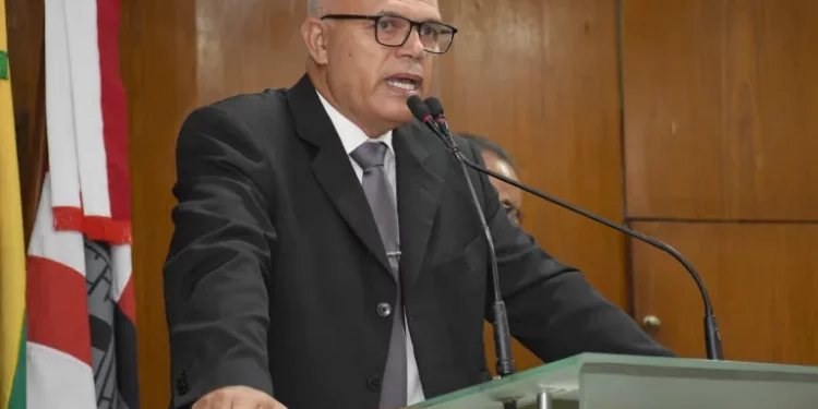 Vereador propõe semáforo intermitente na madrugada de João Pessoa