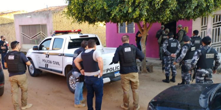 Operação policial cumpre sete mandados contra suspeitos de tráfico e homicídios