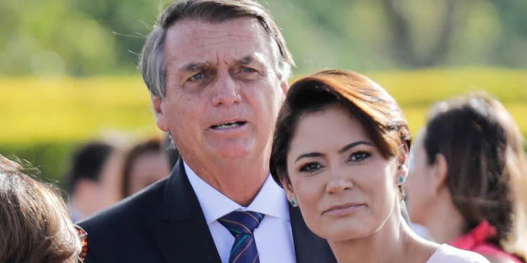 Bolsonaro e Michelle ficam em silêncio ao depor na PF