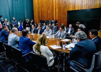 Bancada federal se reúne com João Azevêdo em Brasília