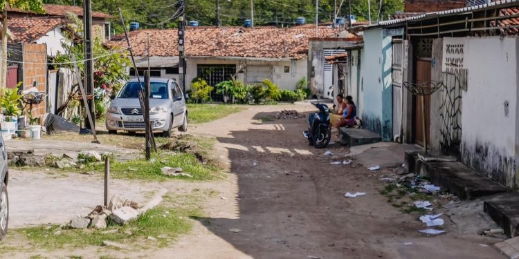 Cícero assina OS para calçar mais 12 ruas em JP